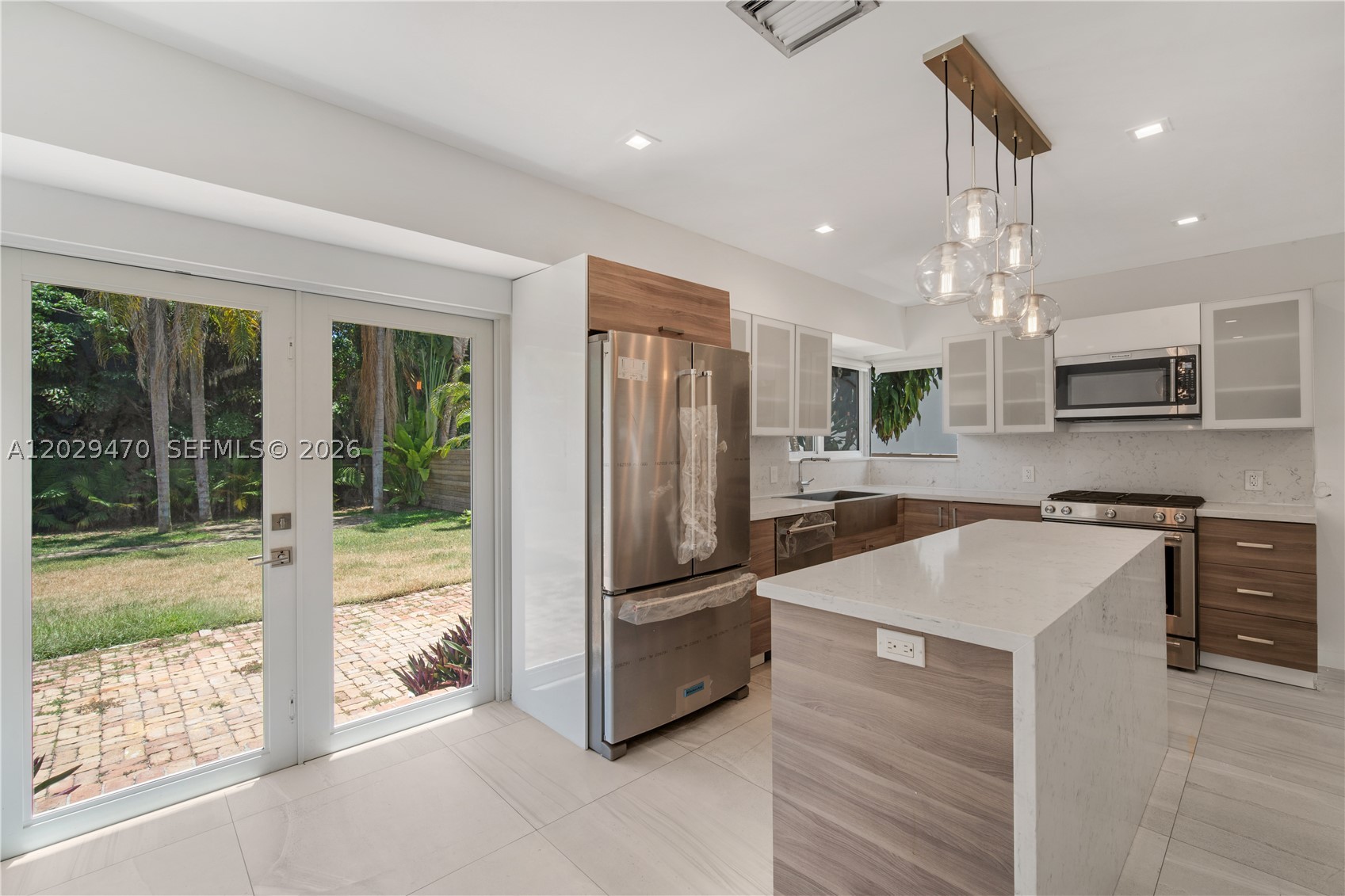 550 W 49th St #n/a Miami Beach, FL 33140