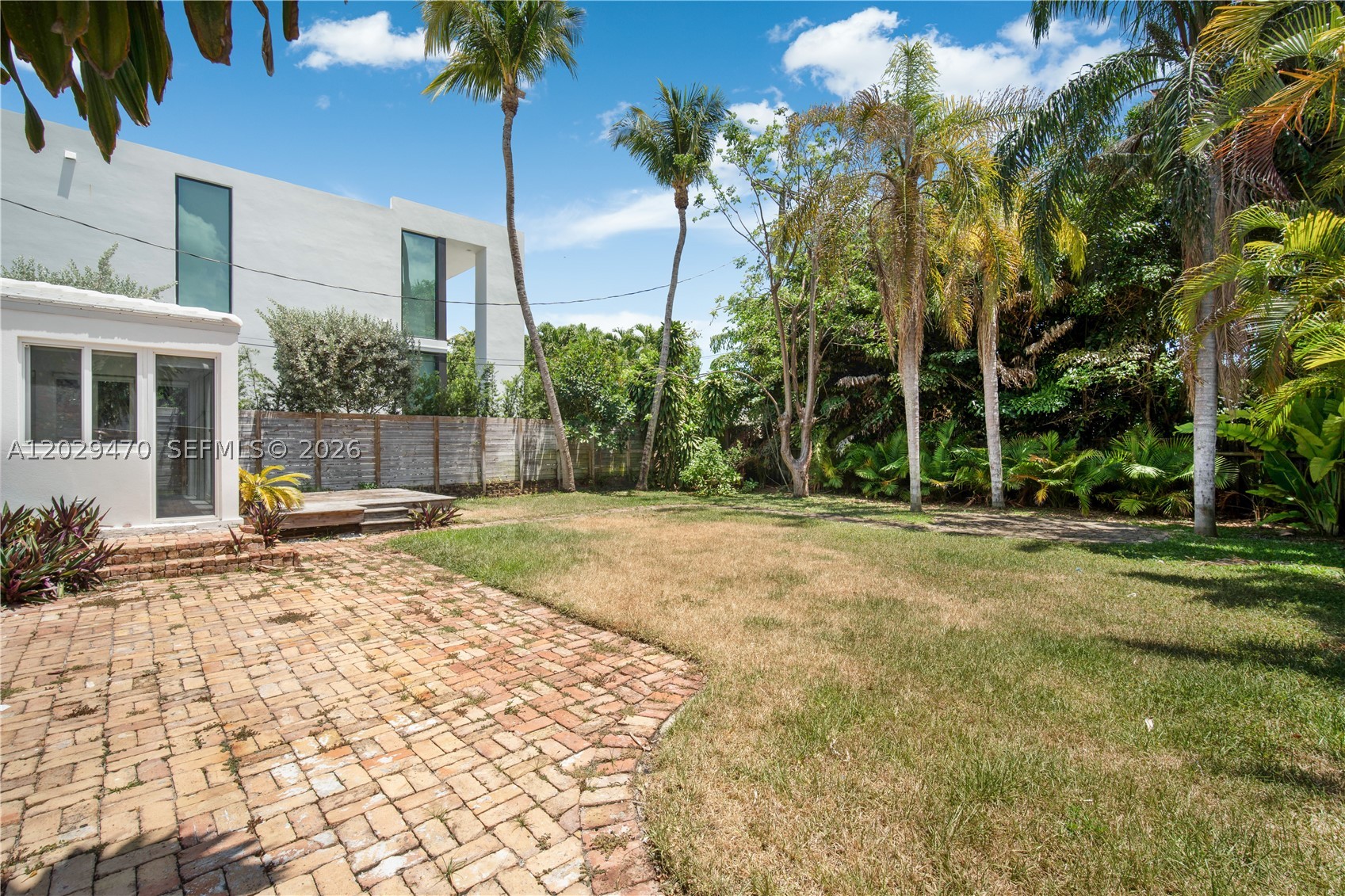 550 W 49th St #n/a Miami Beach, FL 33140