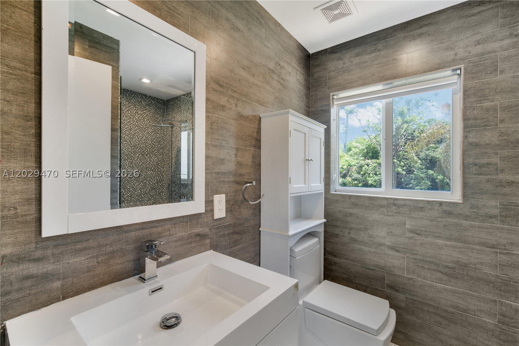 550 W 49th St #n/a Miami Beach, FL 33140