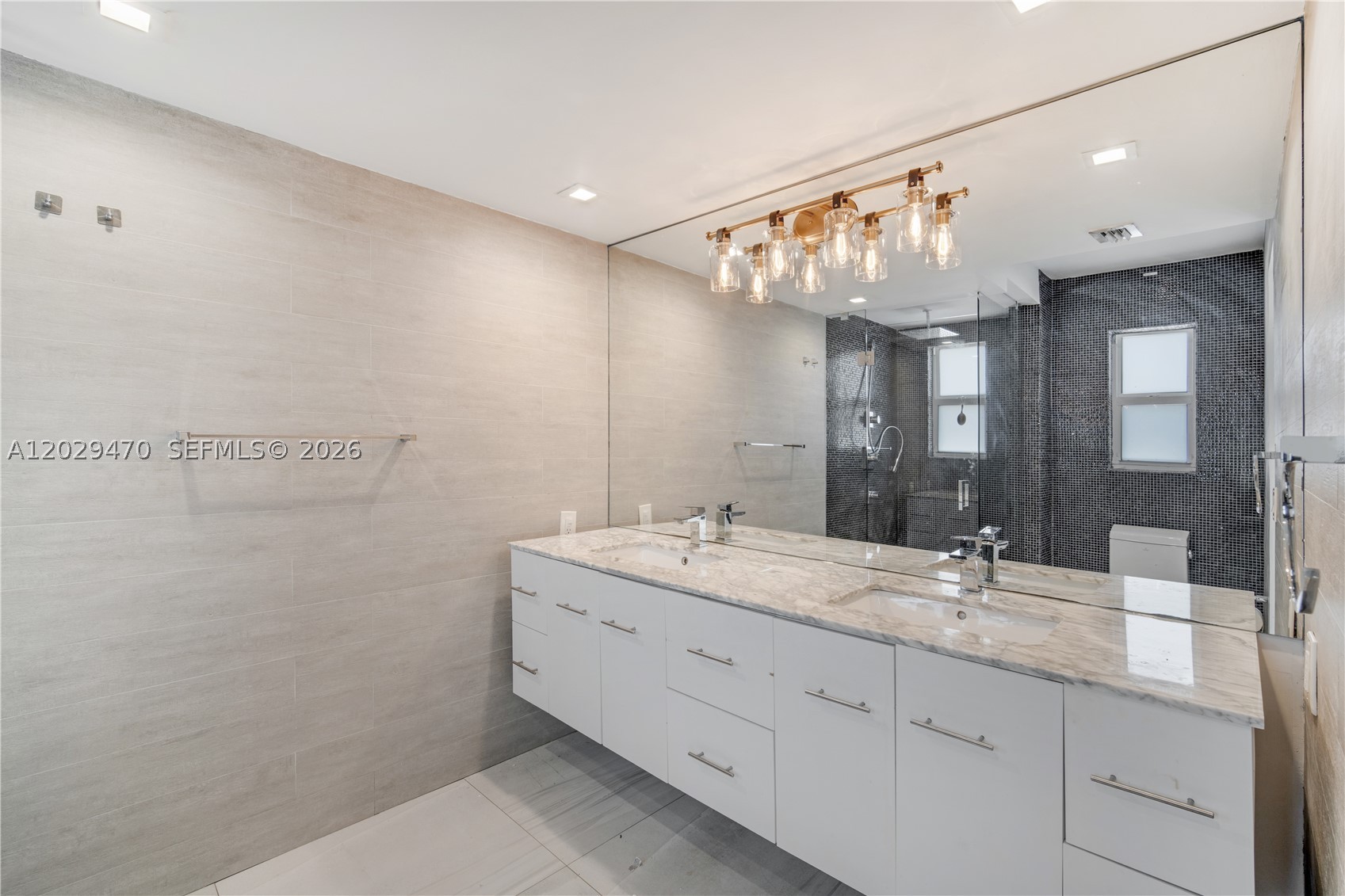 550 W 49th St #n/a Miami Beach, FL 33140
