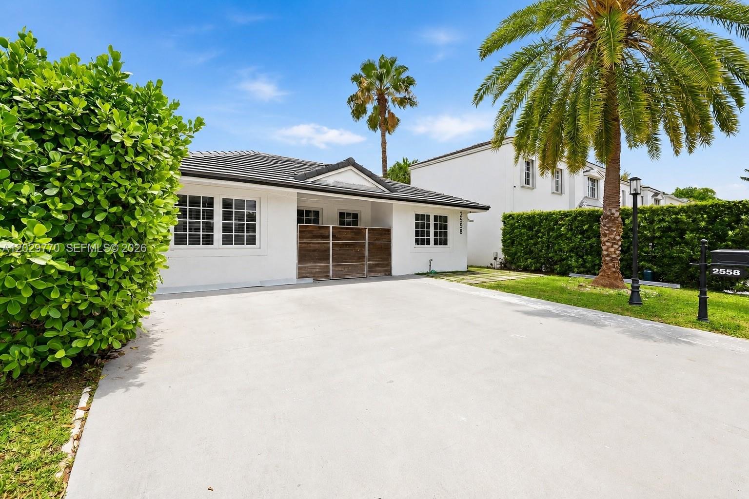 2558 NE 206th Ter