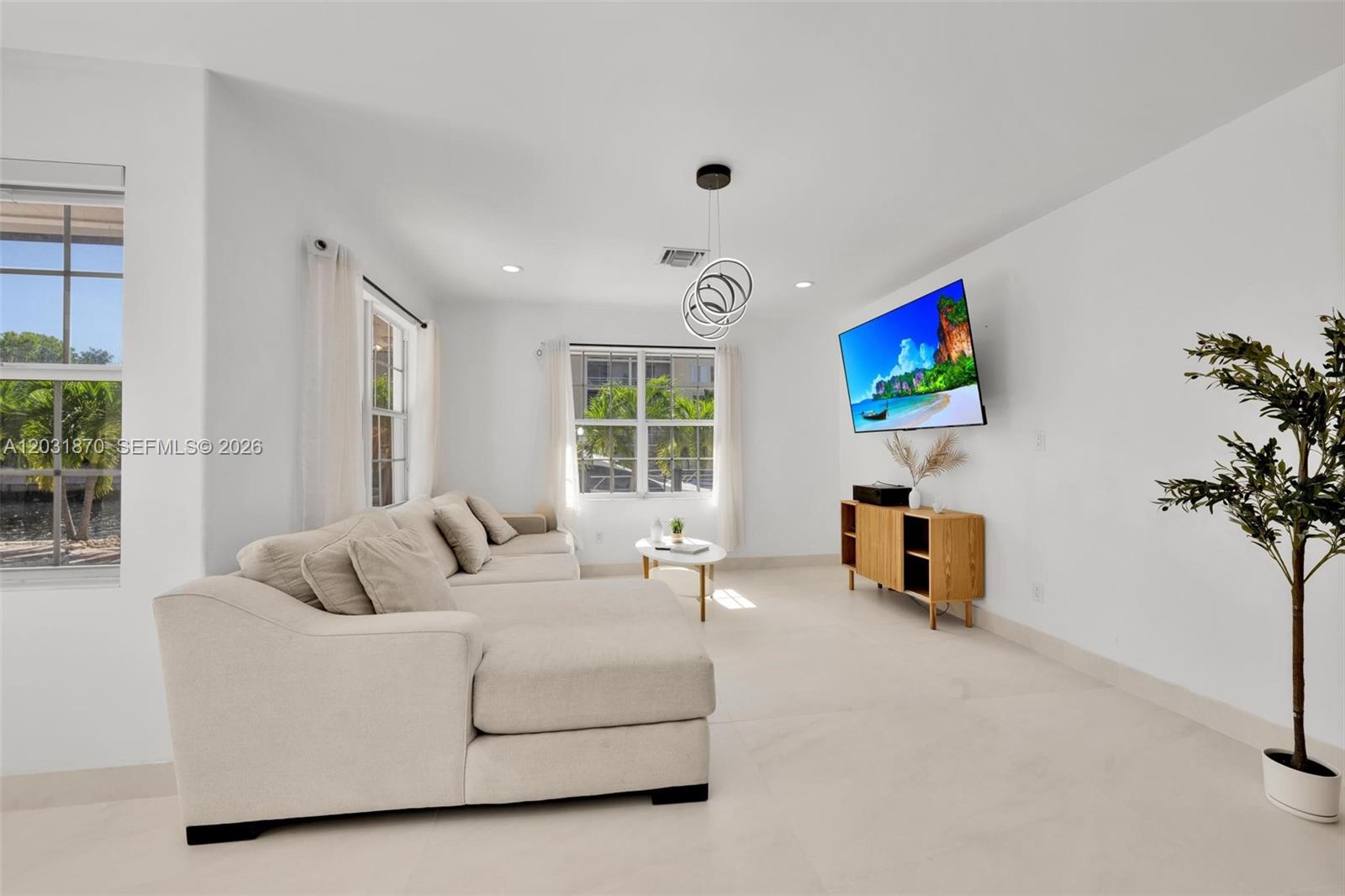 2940 NE 164th St North Miami Beach, FL 33160