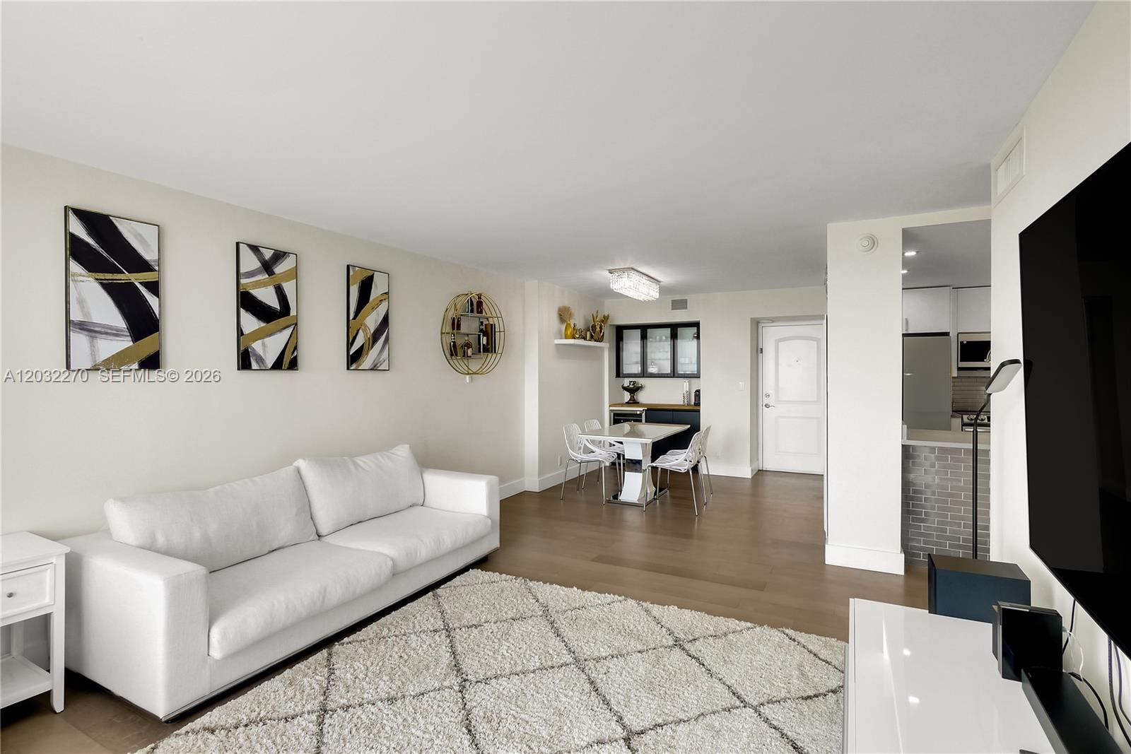 image Arlen House East11