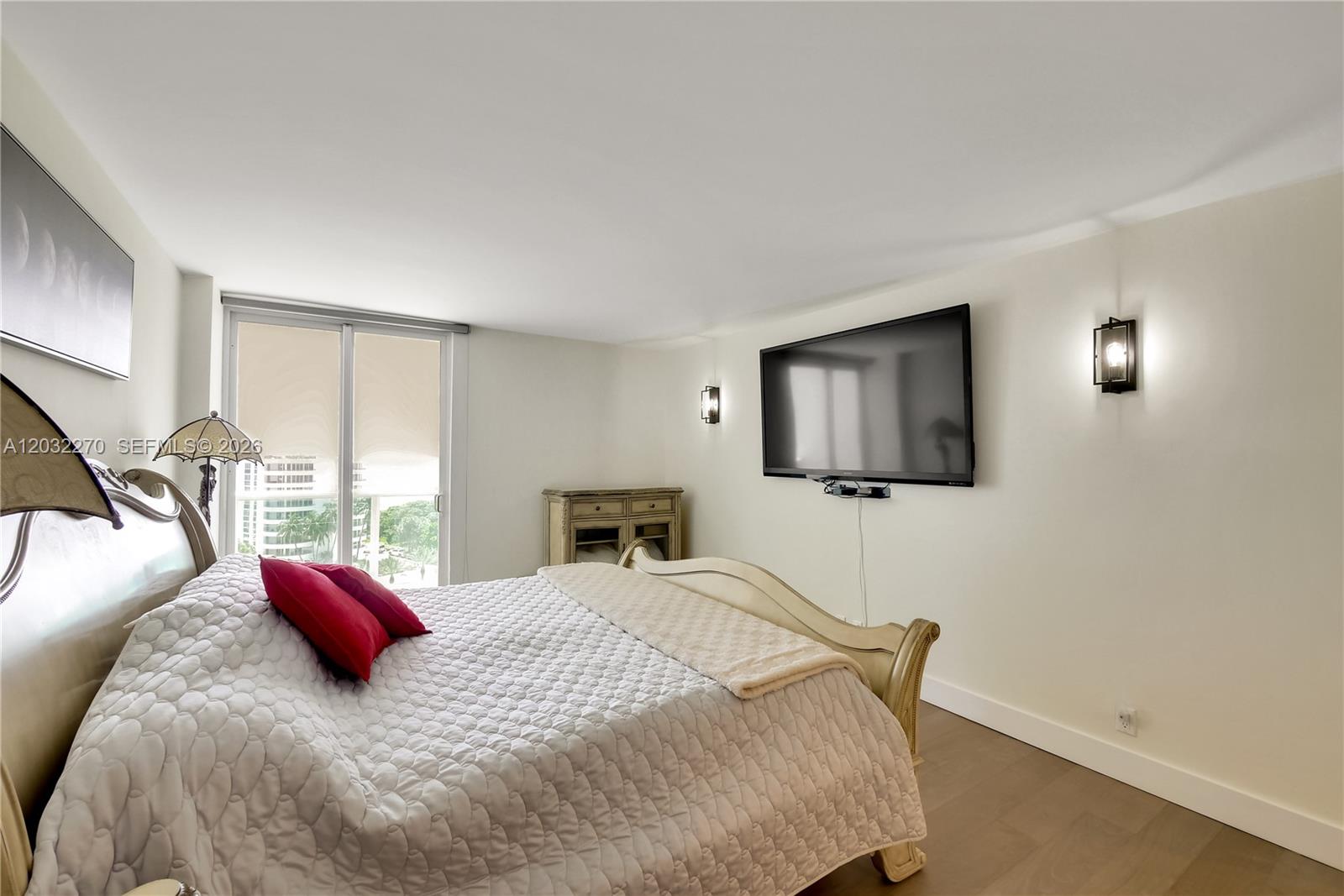image Arlen House East25