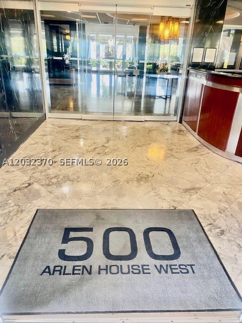 image Arlen House West25