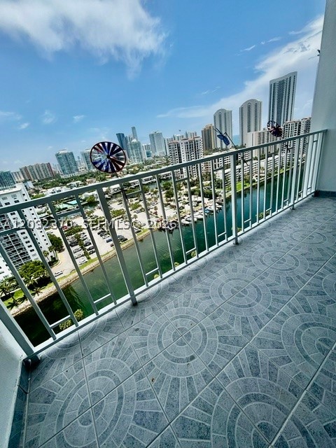 image Arlen House West47