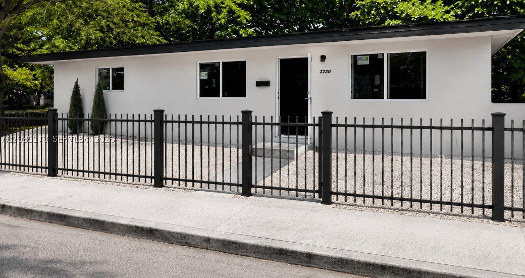 3220 Plaza St #3220
