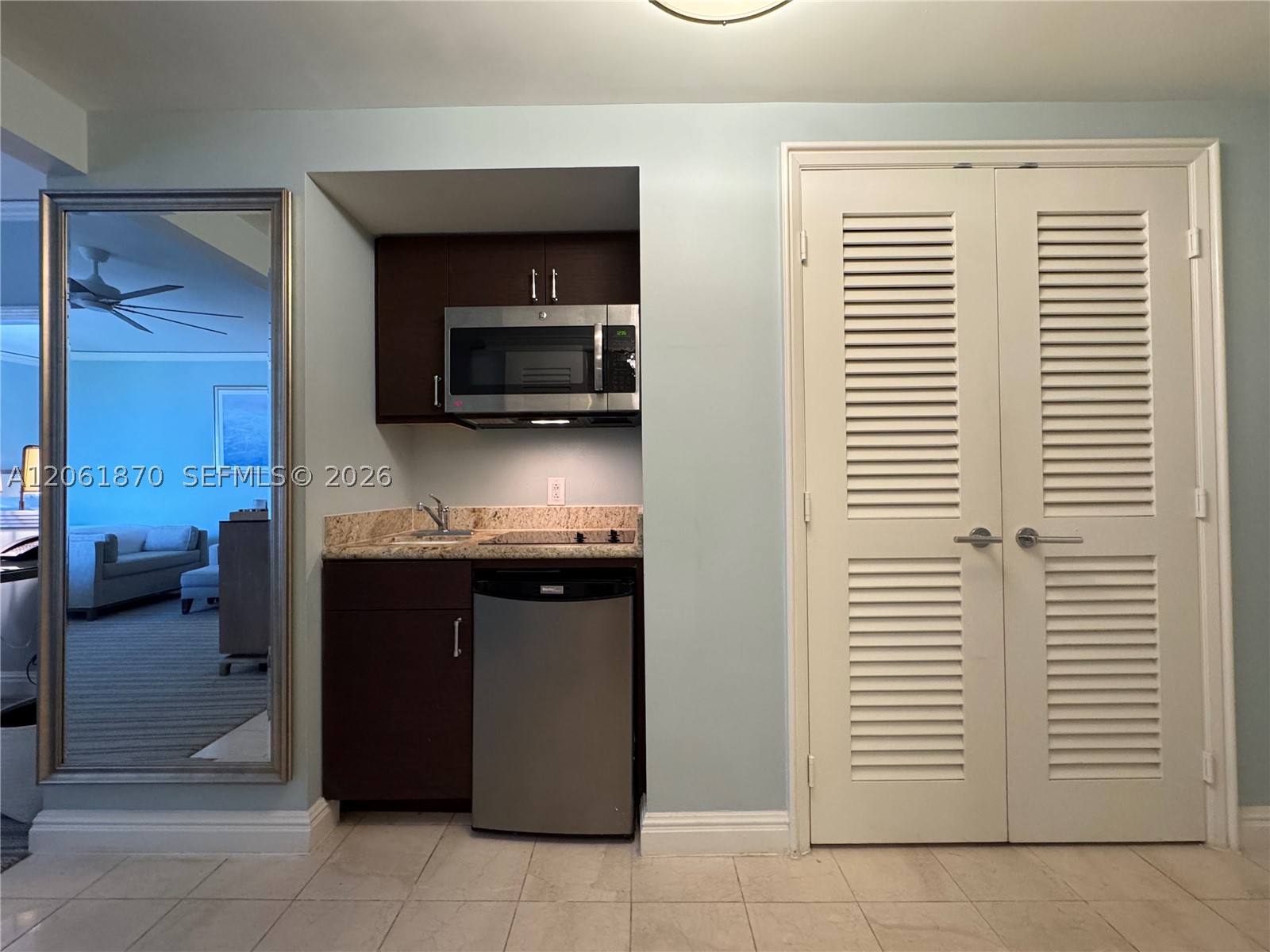 455 Grand Bay Dr #717 Key Biscayne, FL 33149
