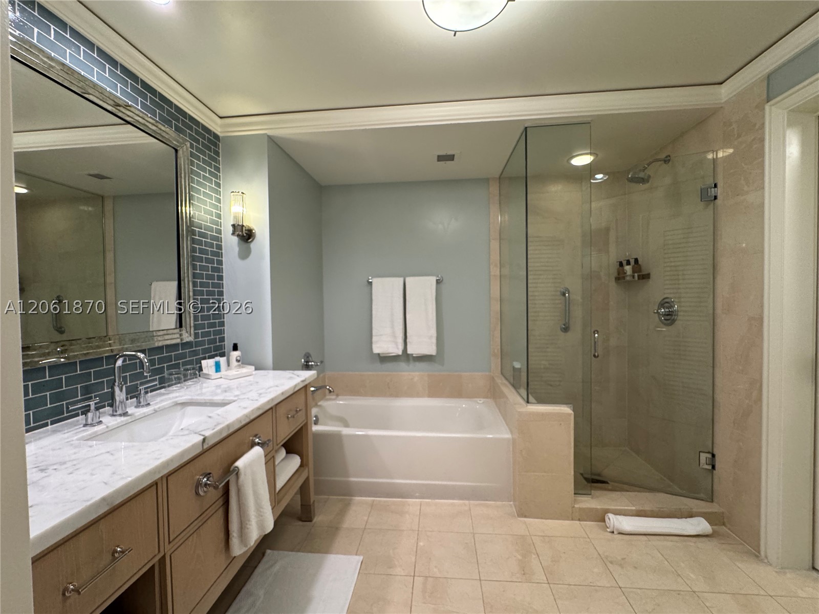 455 Grand Bay Dr #717 Key Biscayne, FL 33149
