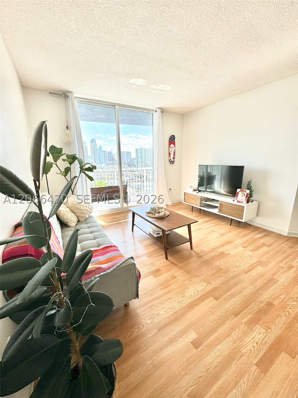image 1800 Biscayne Plaza5