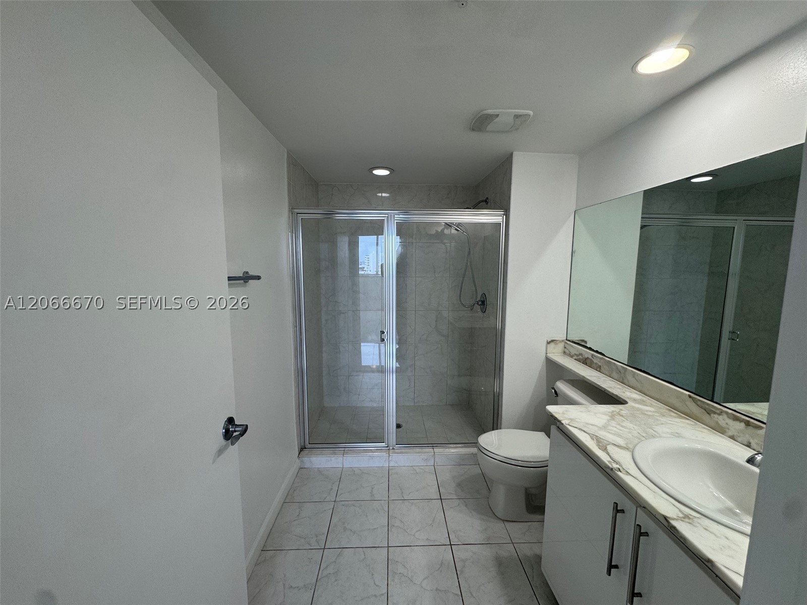 image The Venture at Aventura9