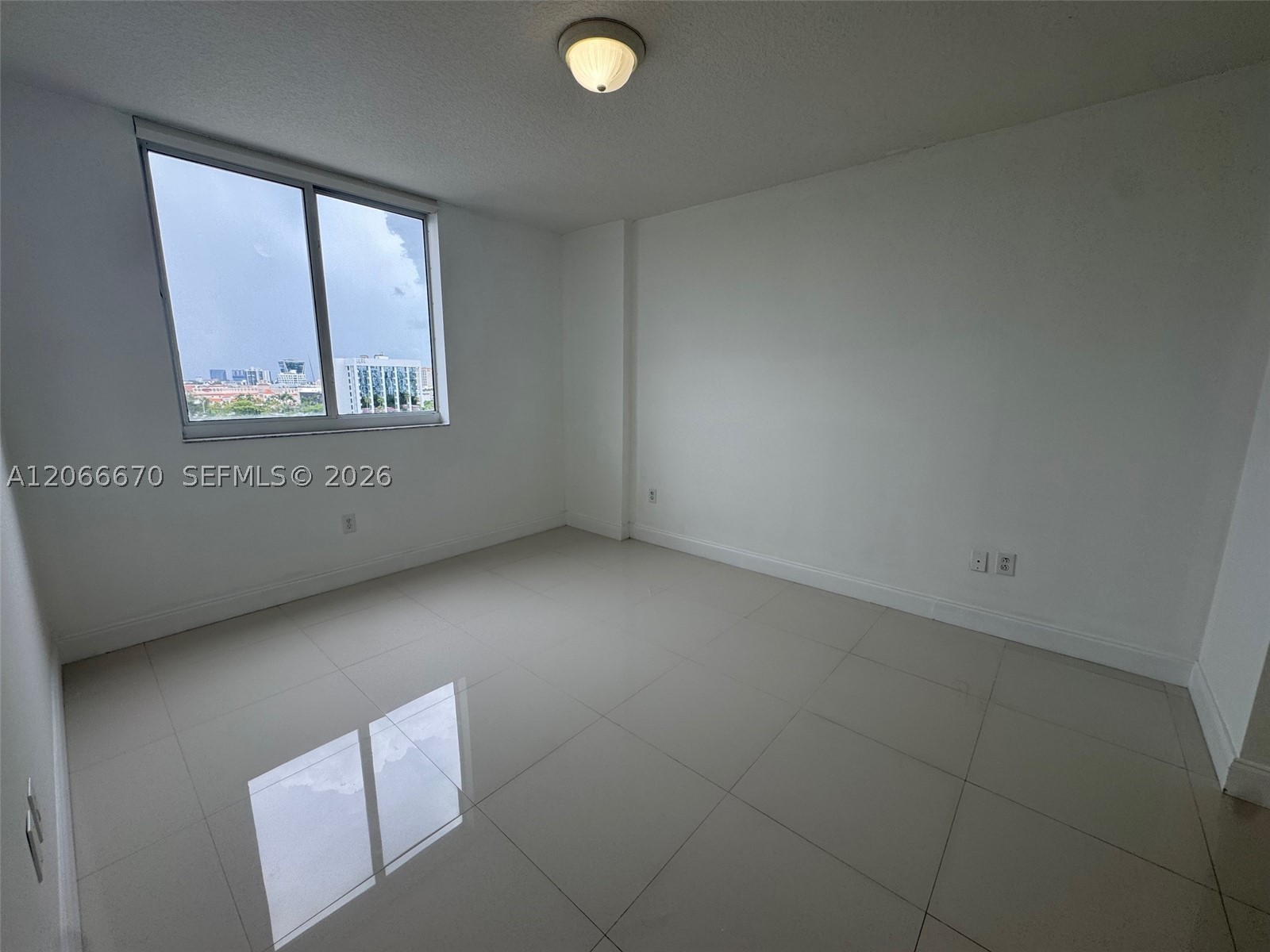 image The Venture at Aventura5