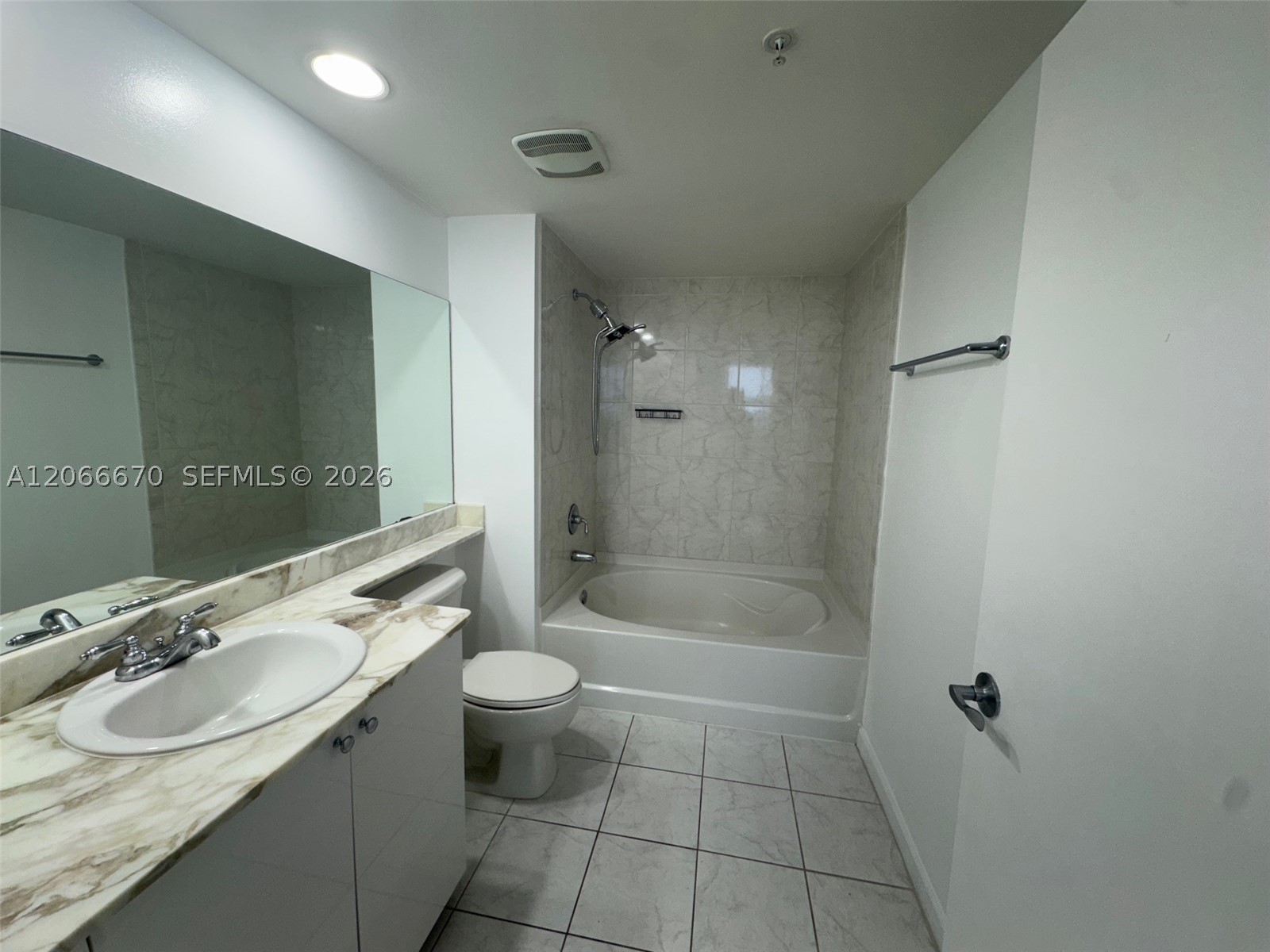 image The Venture at Aventura7