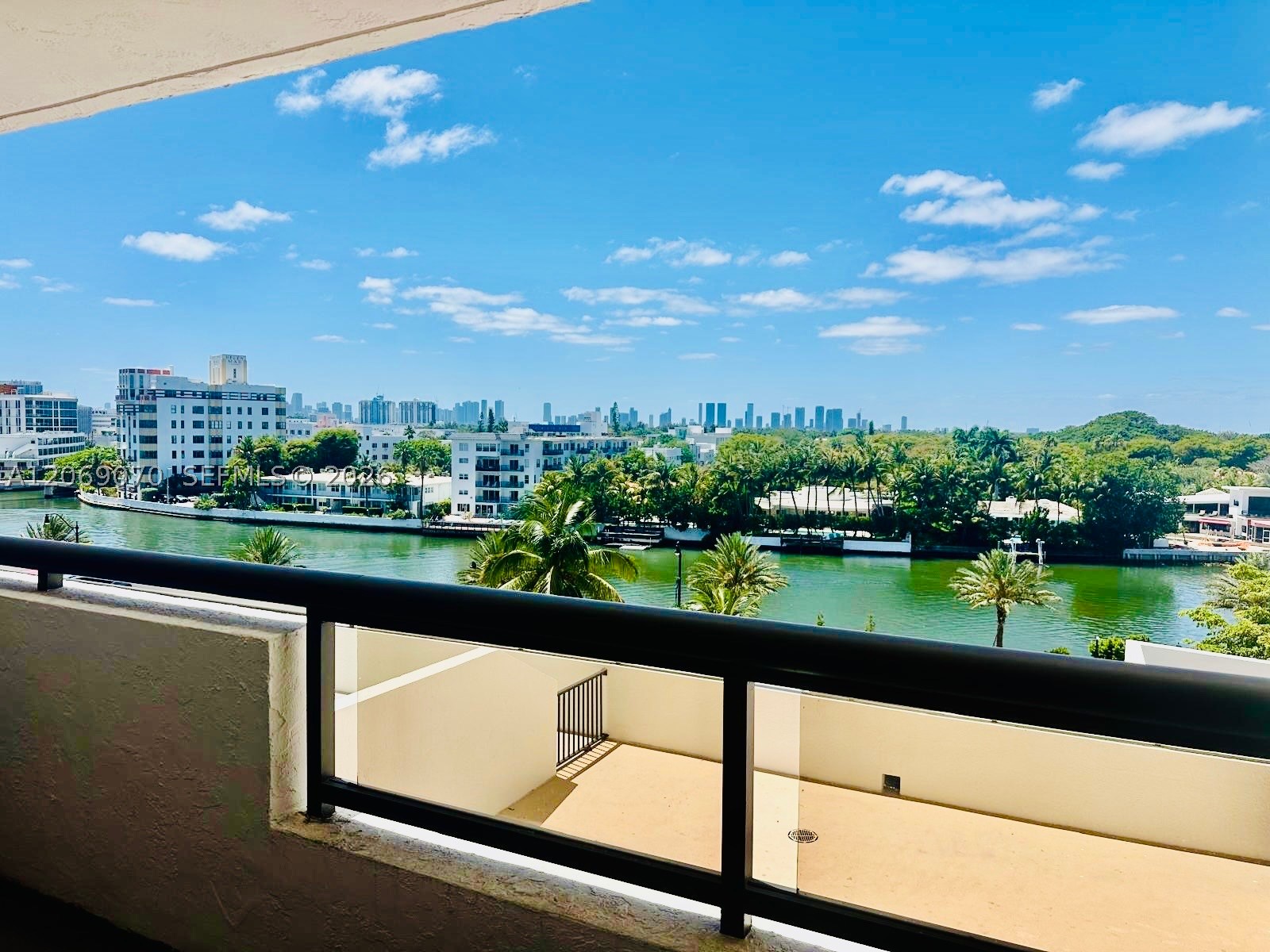 2555 Collins Ave #704