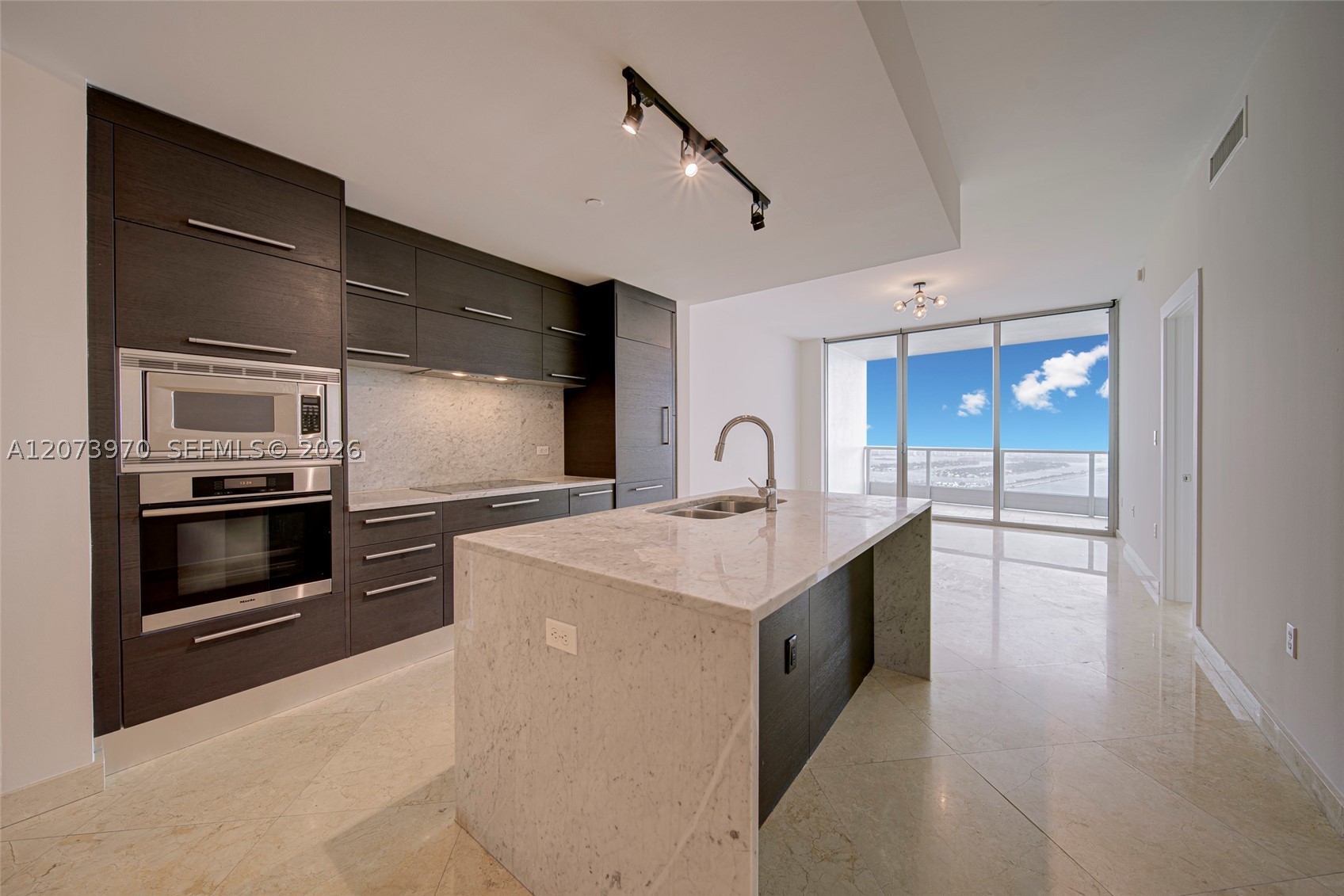 900 Biscayne Blvd #5203