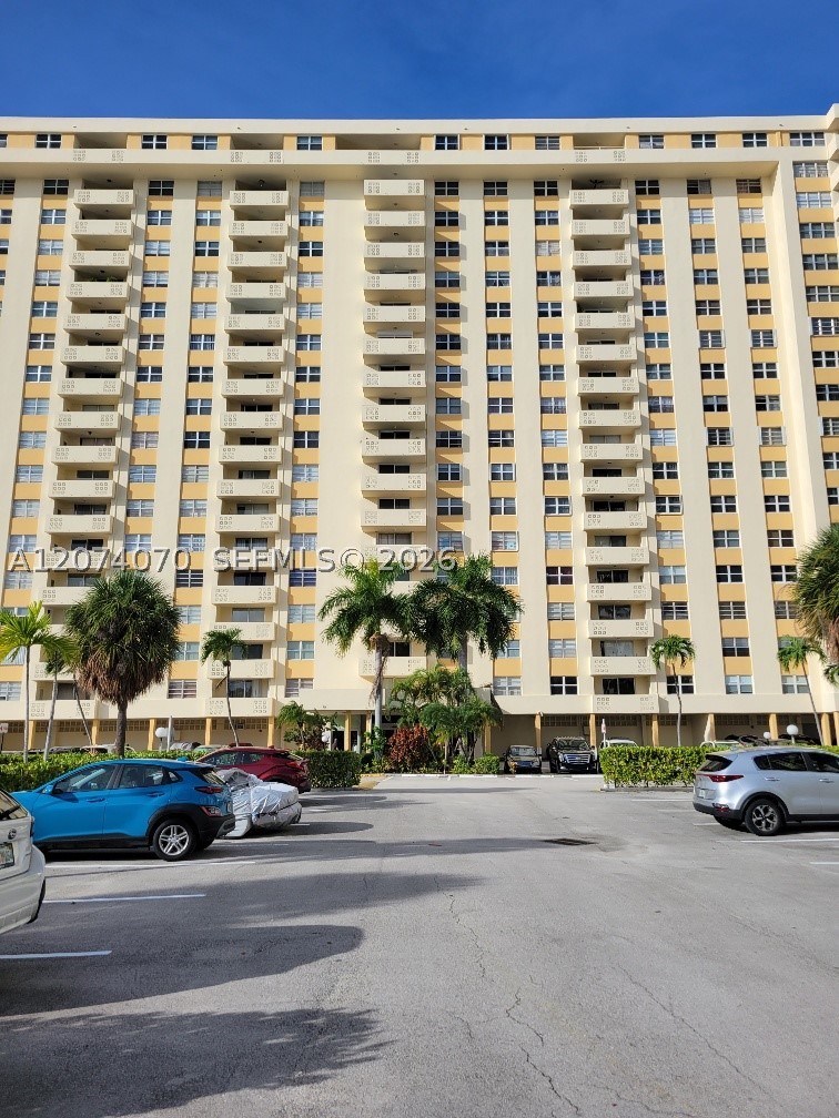 1833 S Ocean Dr #307
