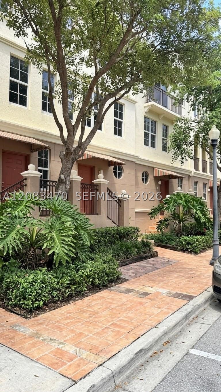 3232 SW 22nd Ter #113