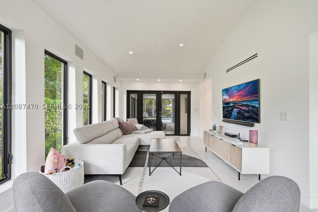 2225 Meridian Ave Miami Beach, FL 33139