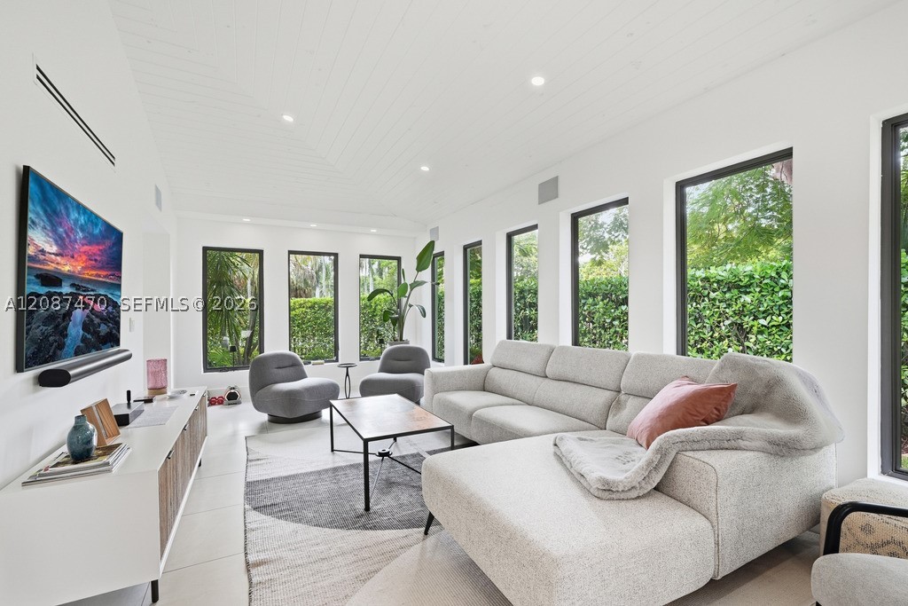 2225 Meridian Ave Miami Beach, FL 33139