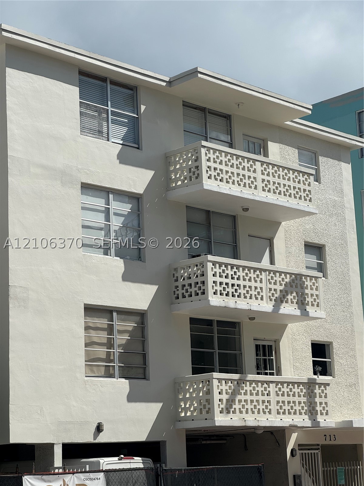 713 Collins Ave #31