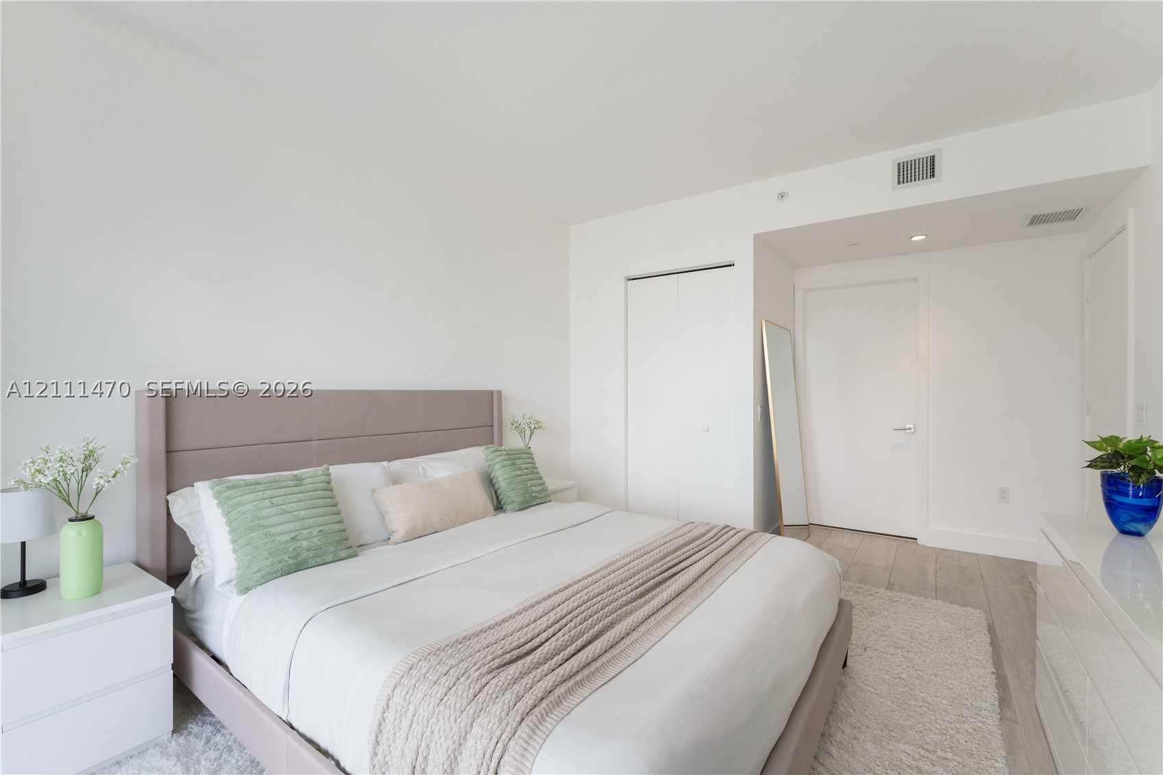 121 NE 34th St #2204 Miami, FL 33137
