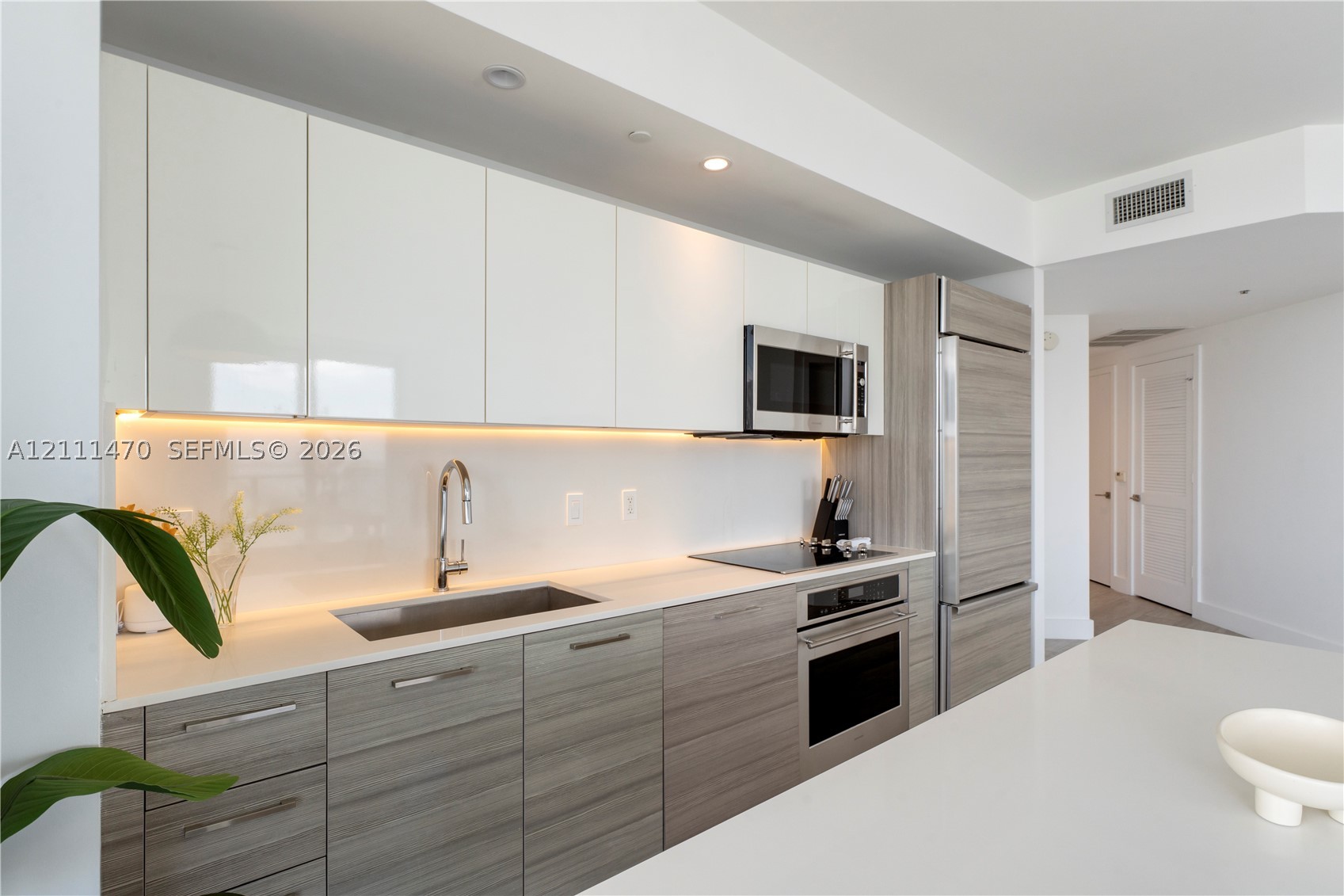 121 NE 34th St #2204 Miami, FL 33137
