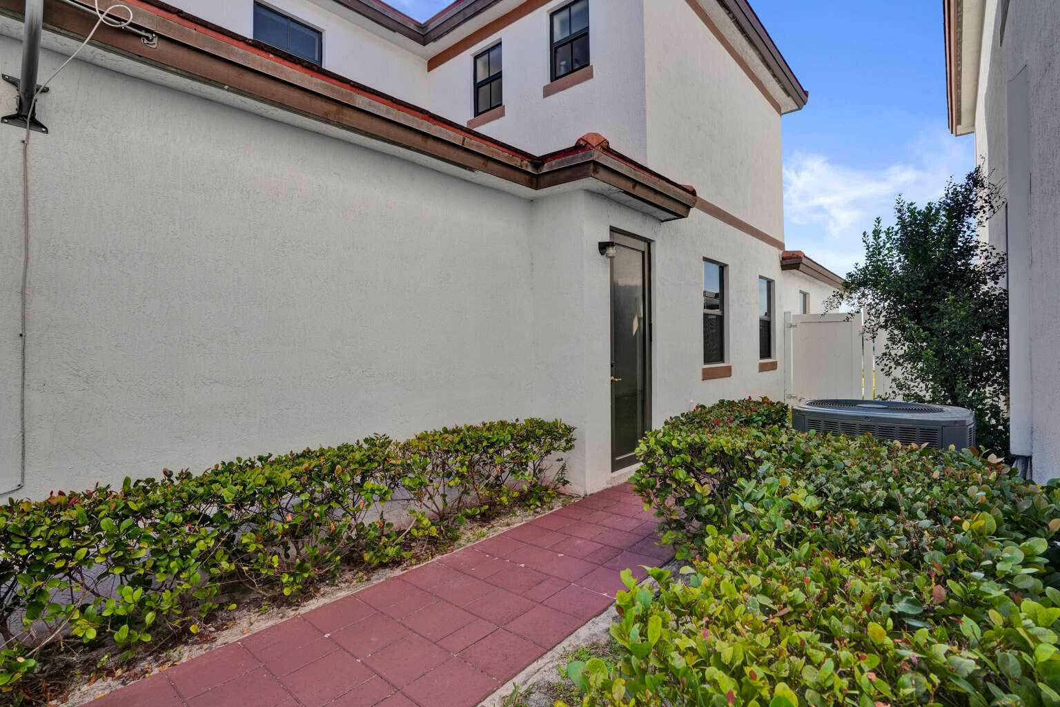 3460 W 103rd Hialeah, FL 33018