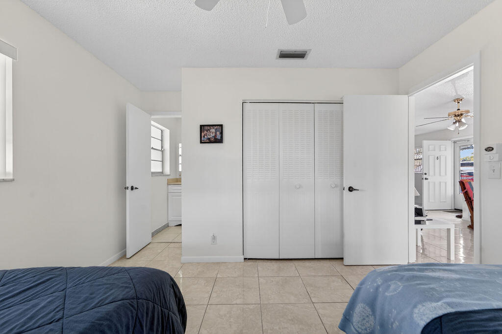 622 Hummingbird Delray Beach, FL 33445