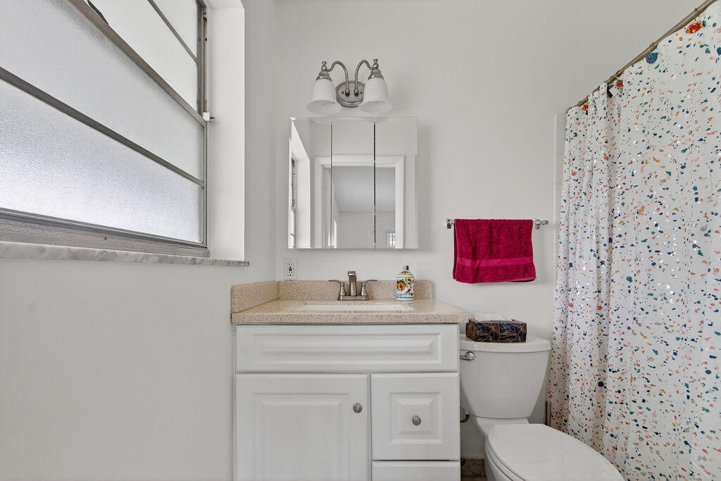 622 Hummingbird Delray Beach, FL 33445