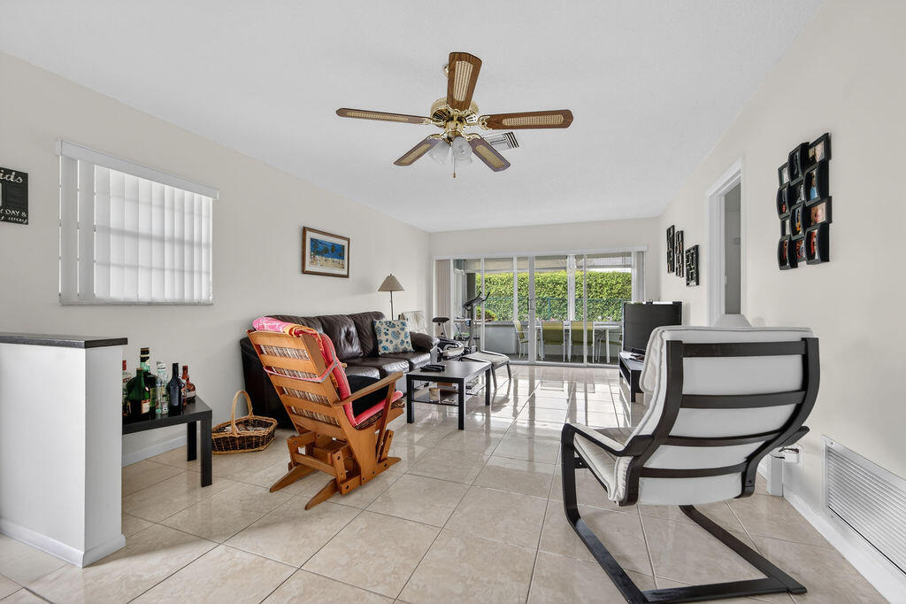 622 Hummingbird Delray Beach, FL 33445