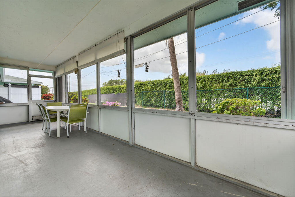 622 Hummingbird Delray Beach, FL 33445