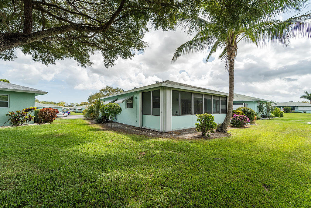 622 Hummingbird Delray Beach, FL 33445