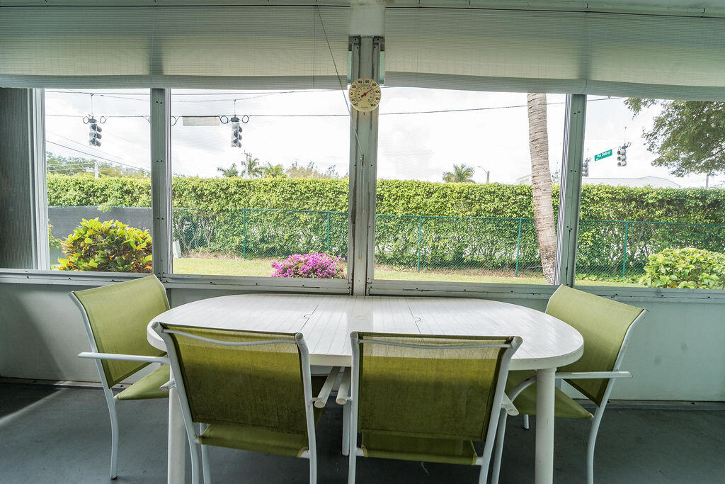 622 Hummingbird Delray Beach, FL 33445