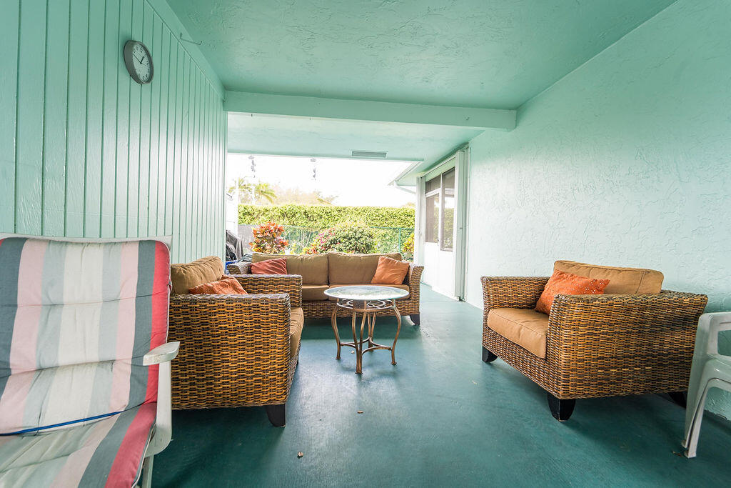 622 Hummingbird Delray Beach, FL 33445