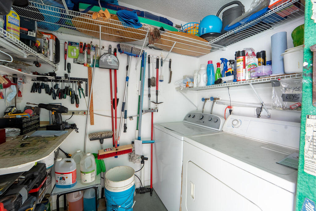 622 Hummingbird Delray Beach, FL 33445