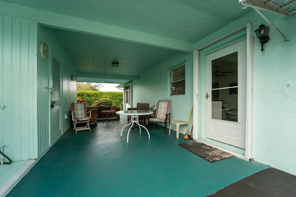 622 Hummingbird Delray Beach, FL 33445