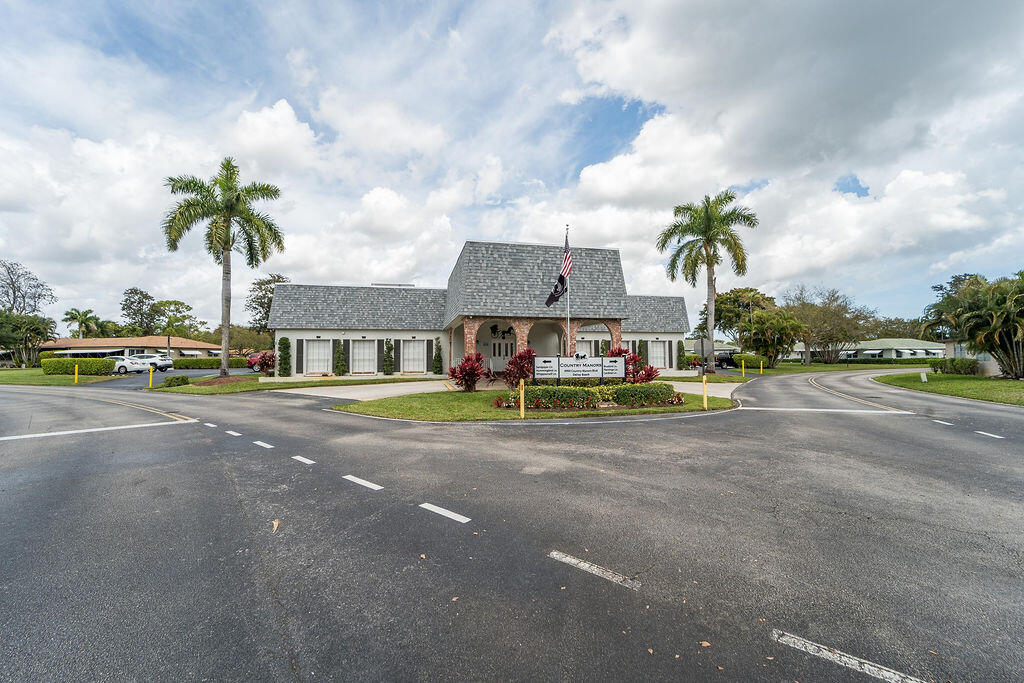 622 Hummingbird Delray Beach, FL 33445