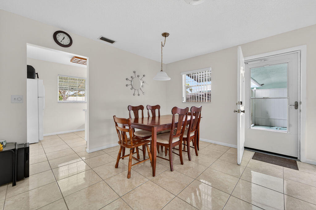 622 Hummingbird Delray Beach, FL 33445