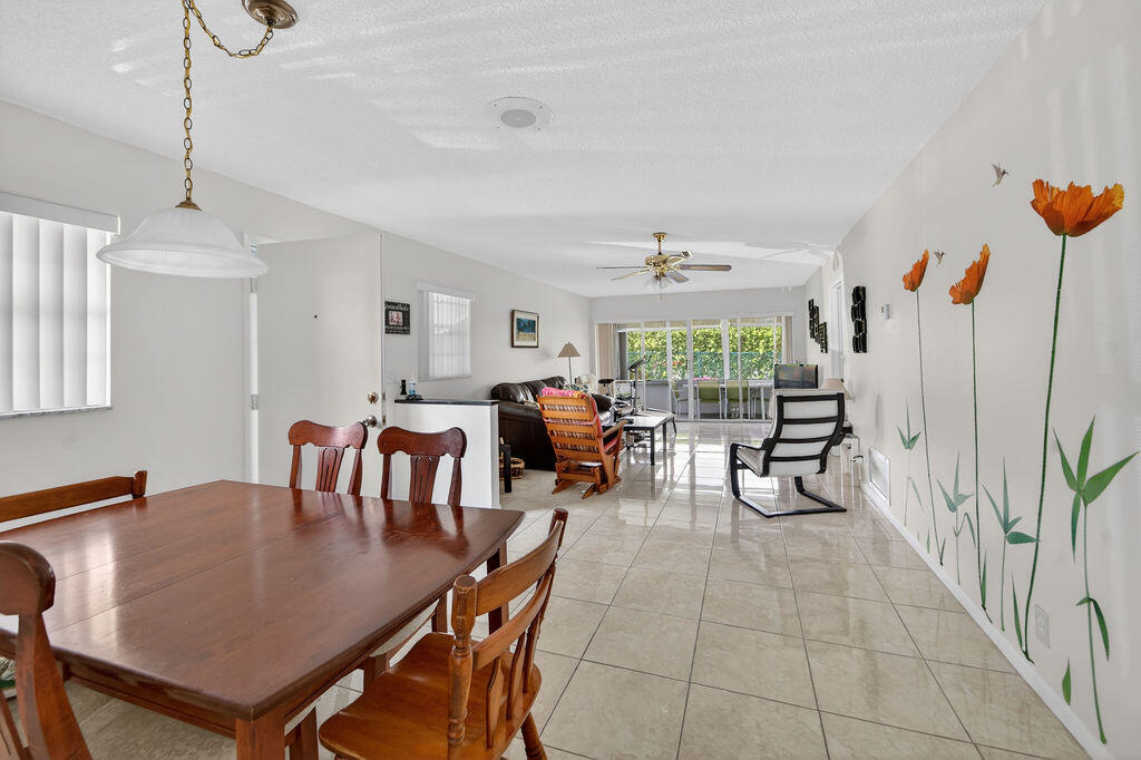 622 Hummingbird Delray Beach, FL 33445