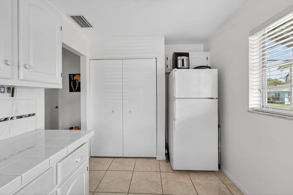 622 Hummingbird Delray Beach, FL 33445