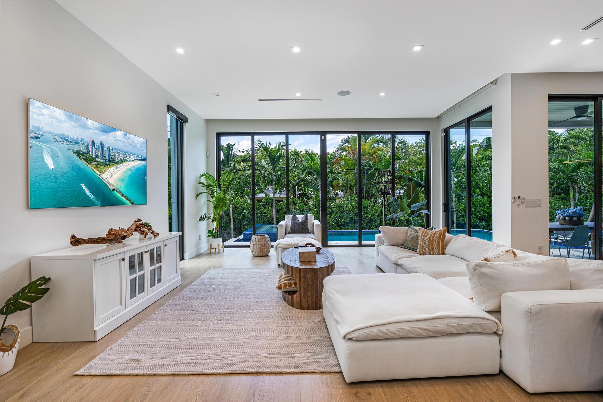 719 N Victoria Park Fort Lauderdale, FL 33304