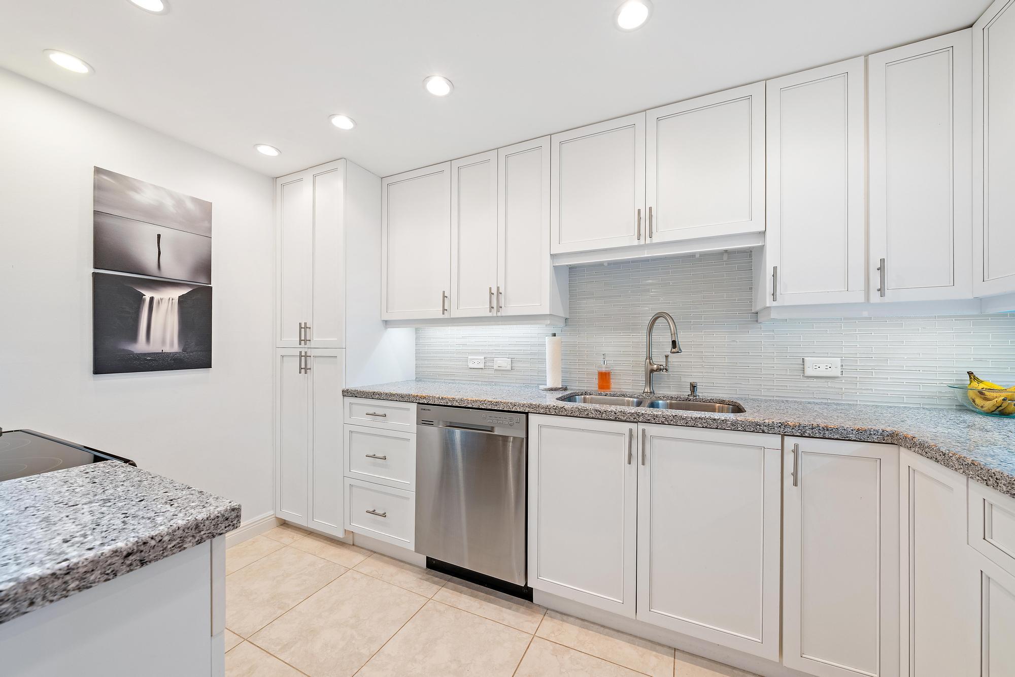 5420 N Ocean #Ph2 Riviera Beach, FL 33404