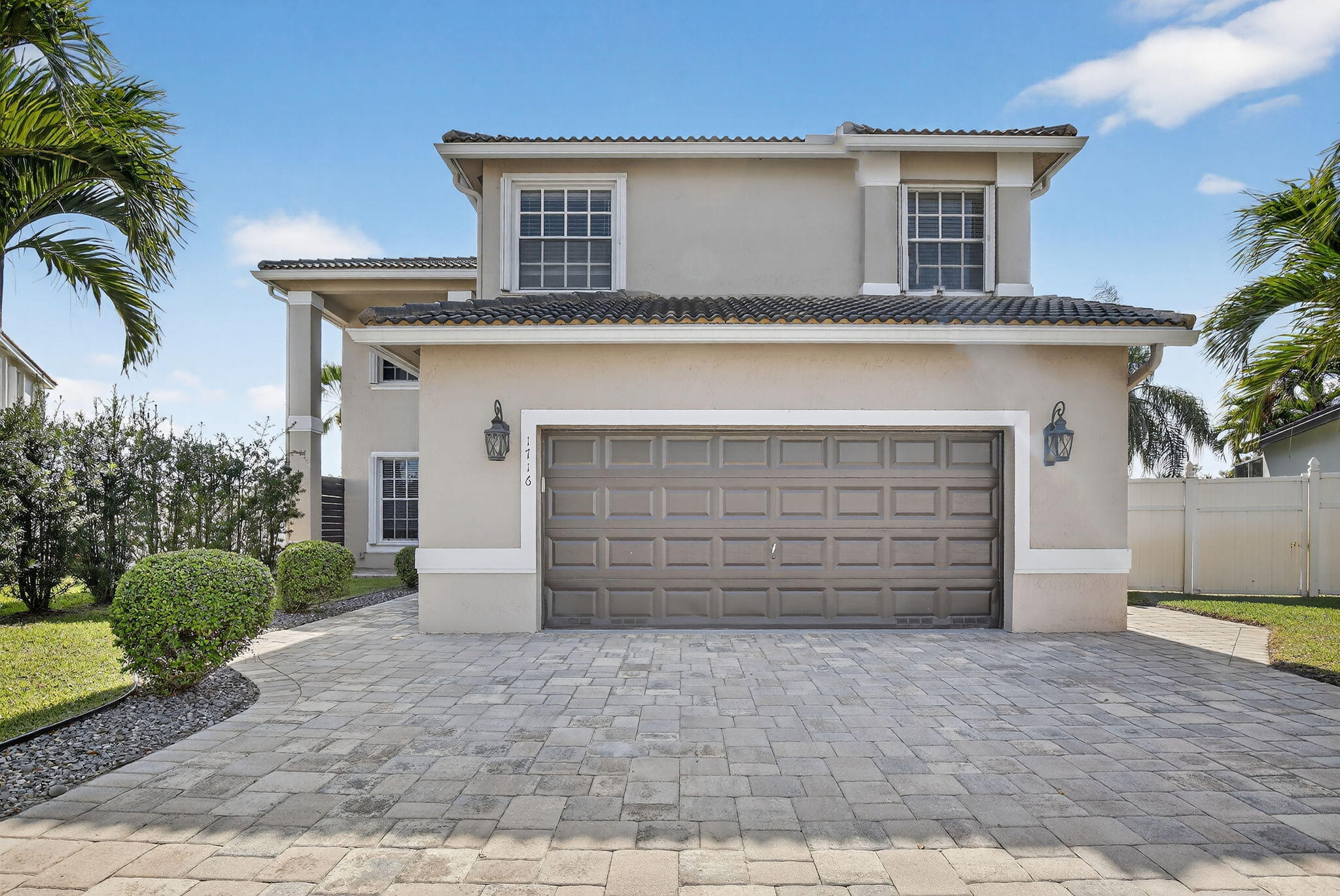 1716 NW 166th