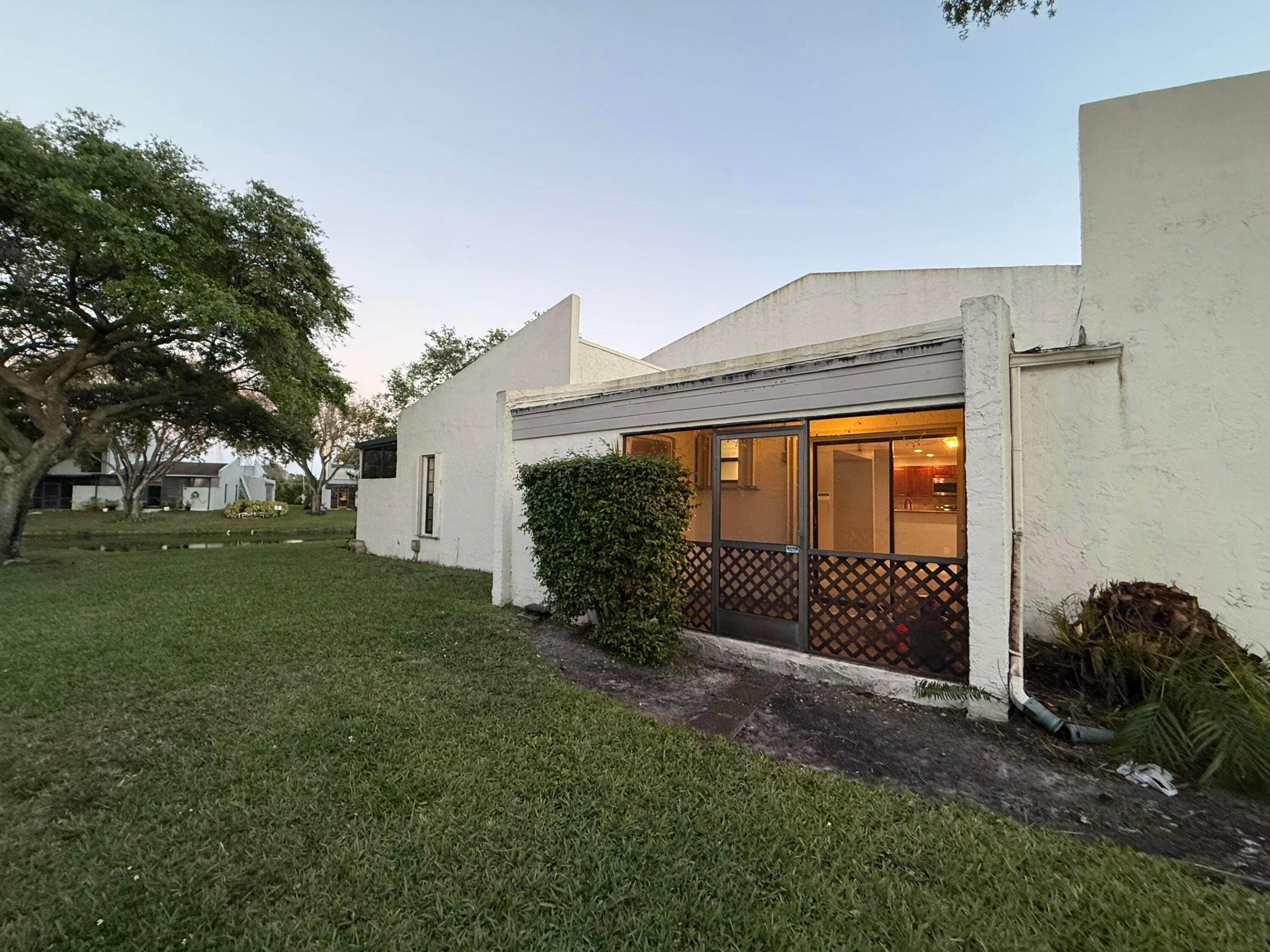 1097 NW 98th #110 Pembroke Pines, FL 33024