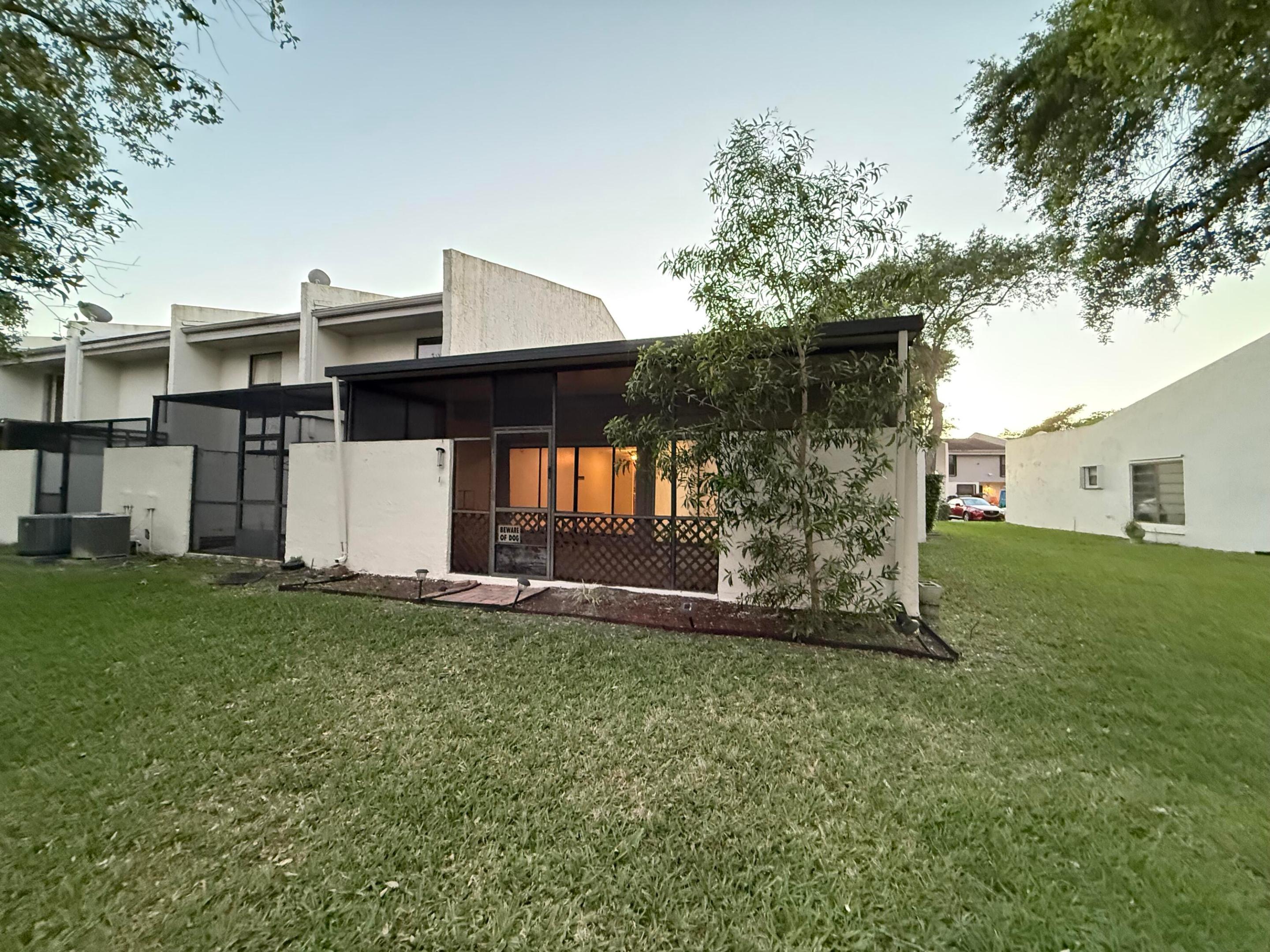 1097 NW 98th #110 Pembroke Pines, FL 33024