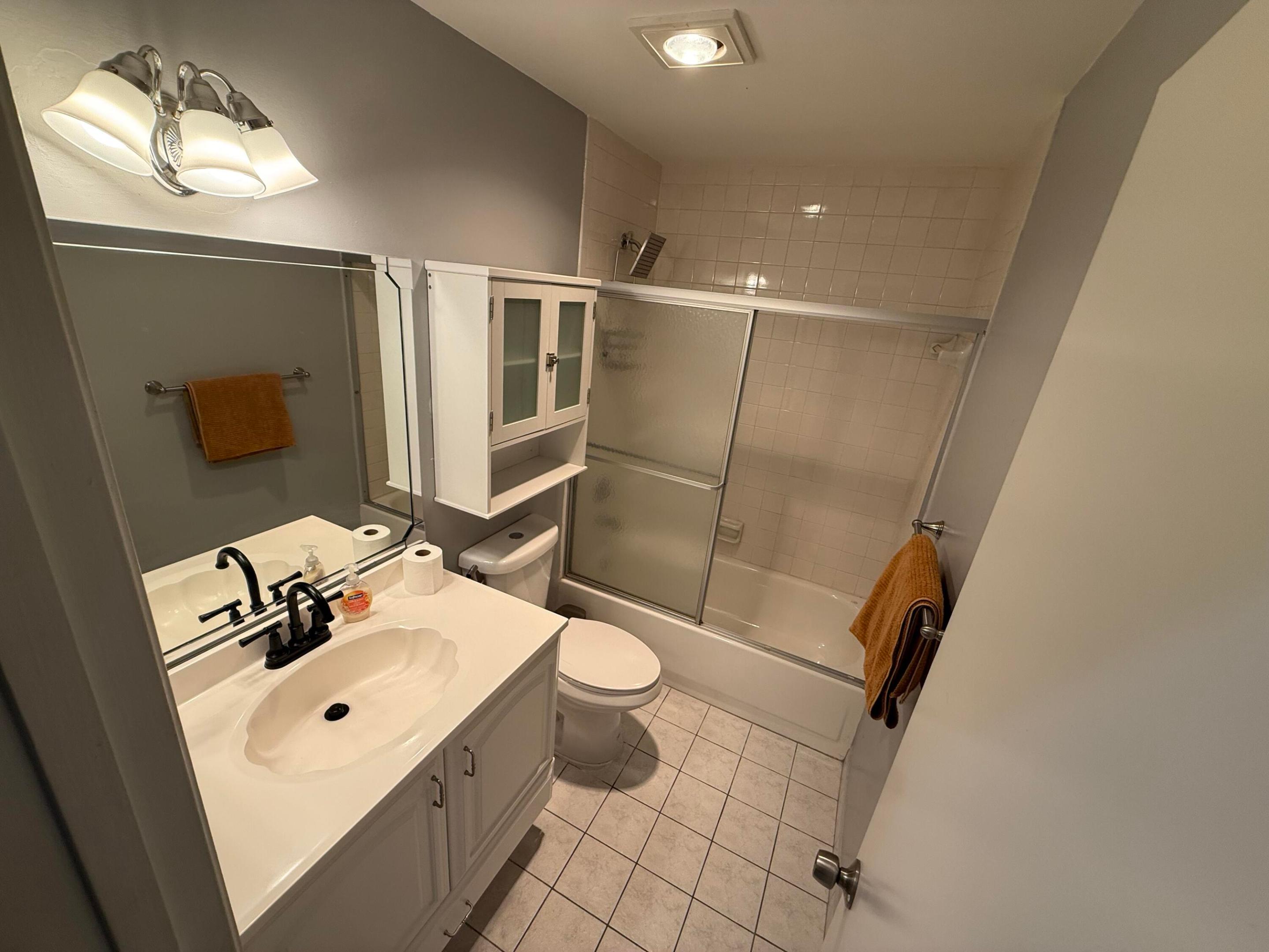 1097 NW 98th #110 Pembroke Pines, FL 33024