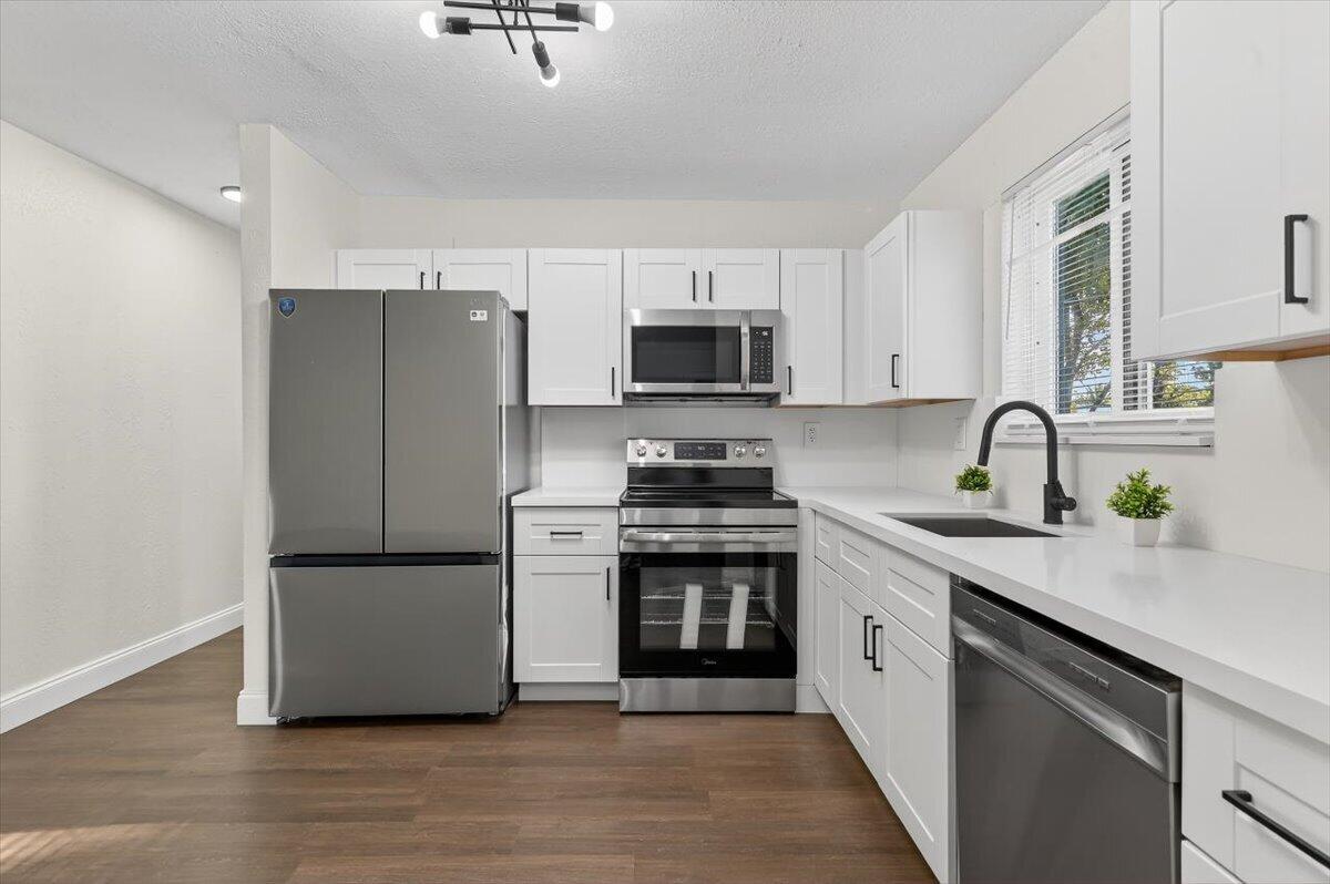 710 SW 67th Pembroke Pines, FL 33023