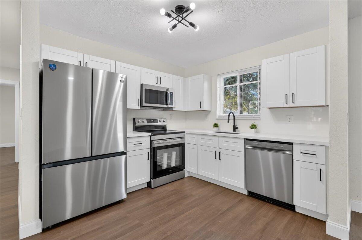 710 SW 67th Pembroke Pines, FL 33023