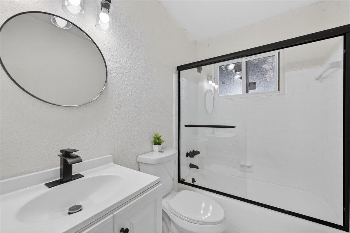 710 SW 67th Pembroke Pines, FL 33023