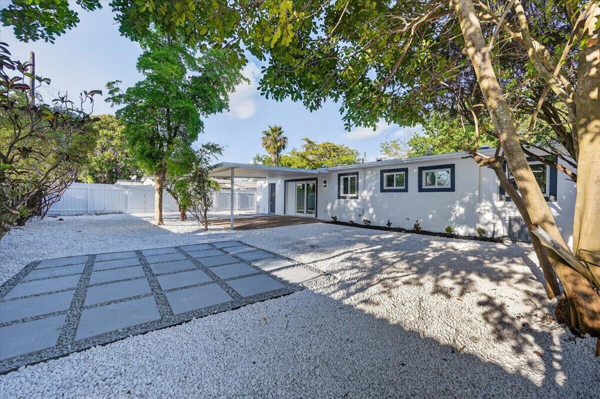 710 SW 67th Pembroke Pines, FL 33023